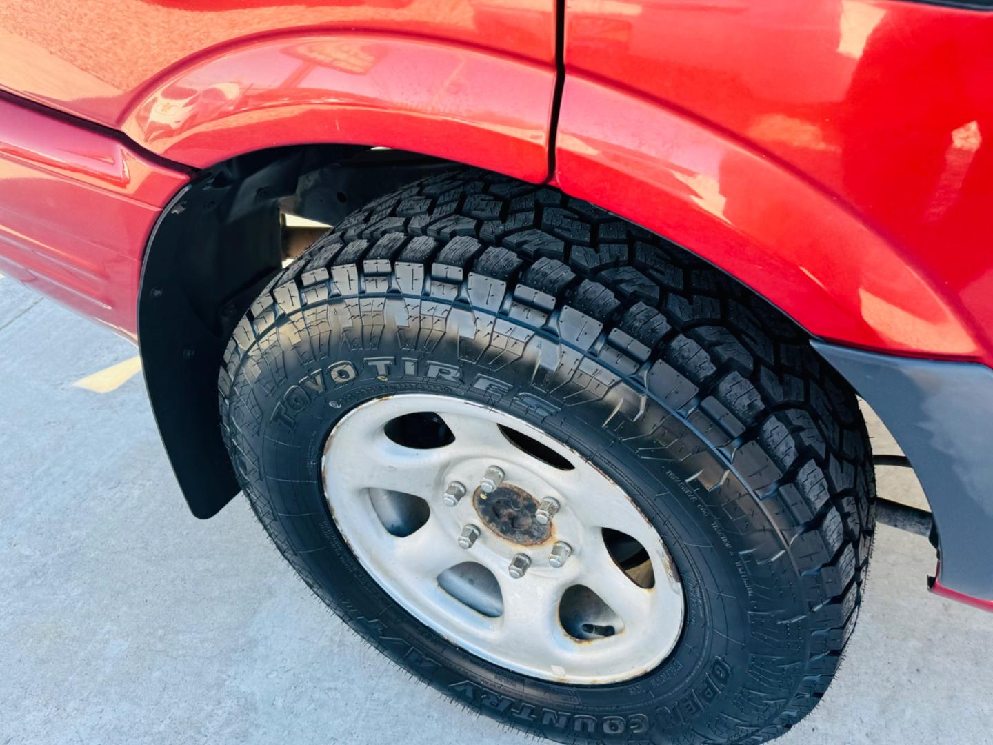 2000 Red Isuzu Rodeo LS , located at 2190 Hwy 95, Bullhead City, AZ, 86442, (928) 704-0060, 0.000000, 0.000000 - 2000 Isuzu rodeo LS. Automatic 4 wheel drive . Only 114k original miles v6. Brand new tires . Lots of upgrades . We finance - Photo#3